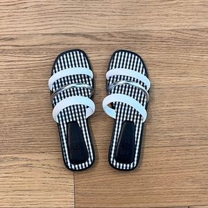 Cute sandal （new without tag)